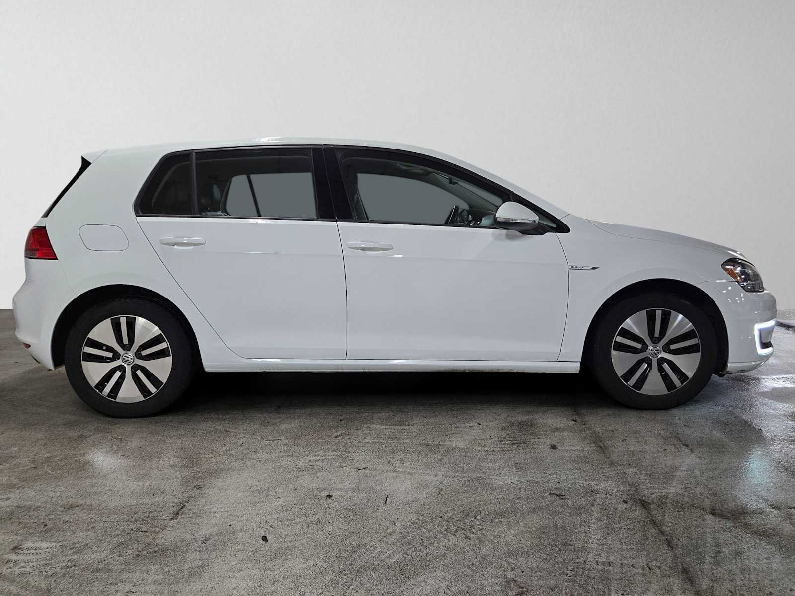 Used 2015 Volkswagen e-Golf SEL Premium FWD image 2