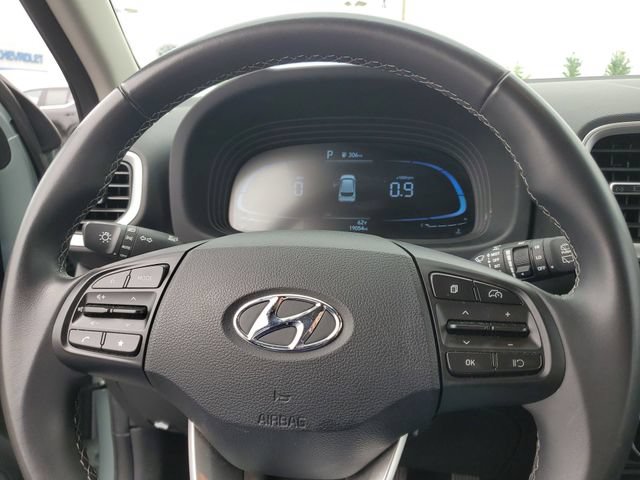 Used 2025 Hyundai Venue SEL FWD image 11