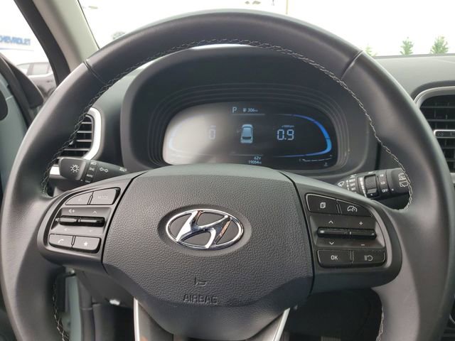 Used 2025 Hyundai Venue SEL FWD image 11
