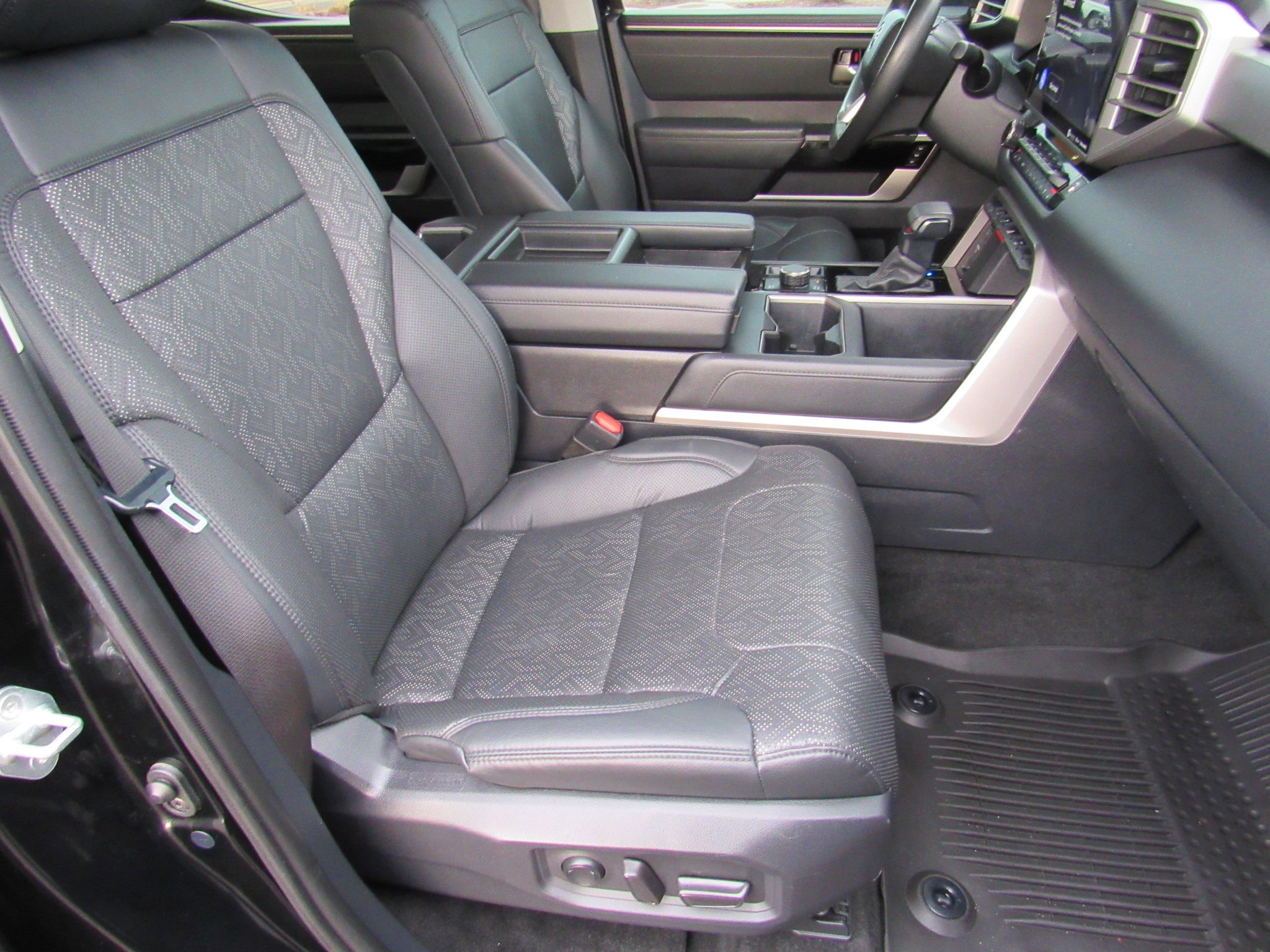 Used 2024 Toyota Tundra Limited image 28