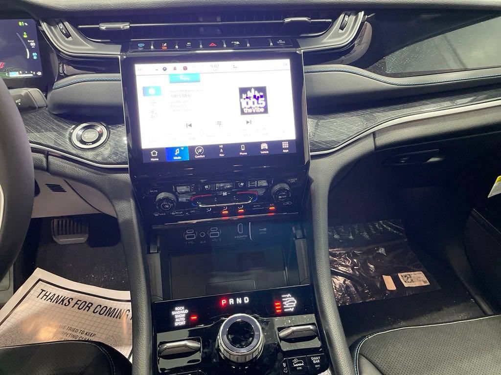 New 2024 Jeep Grand Cherokee Trailhawk w/ Advanced Protech Group II AWD/4WD image 17
