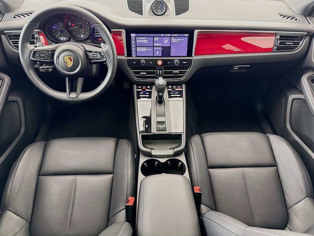 Certified 2025 Porsche Macan AWD/4WD image 27