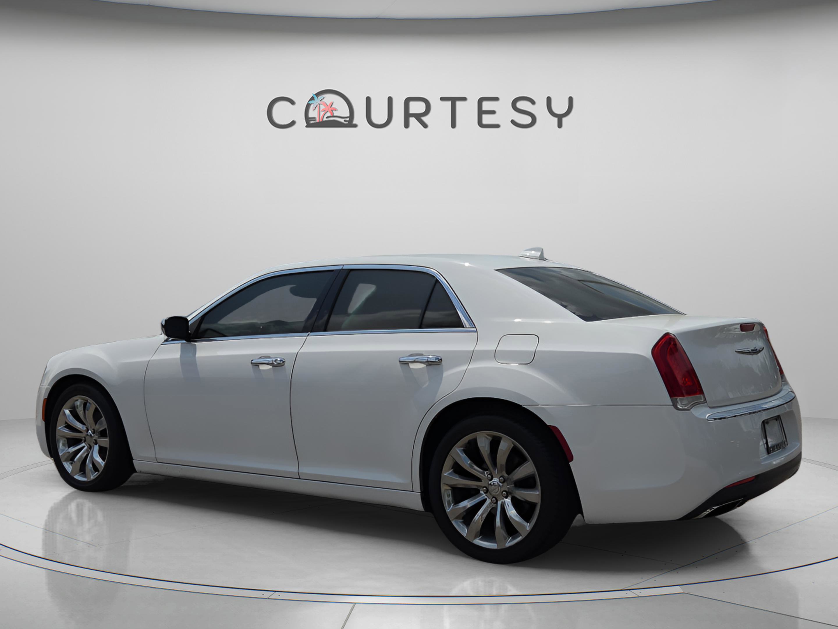 Used 2018 Chrysler 300 Limited image 3