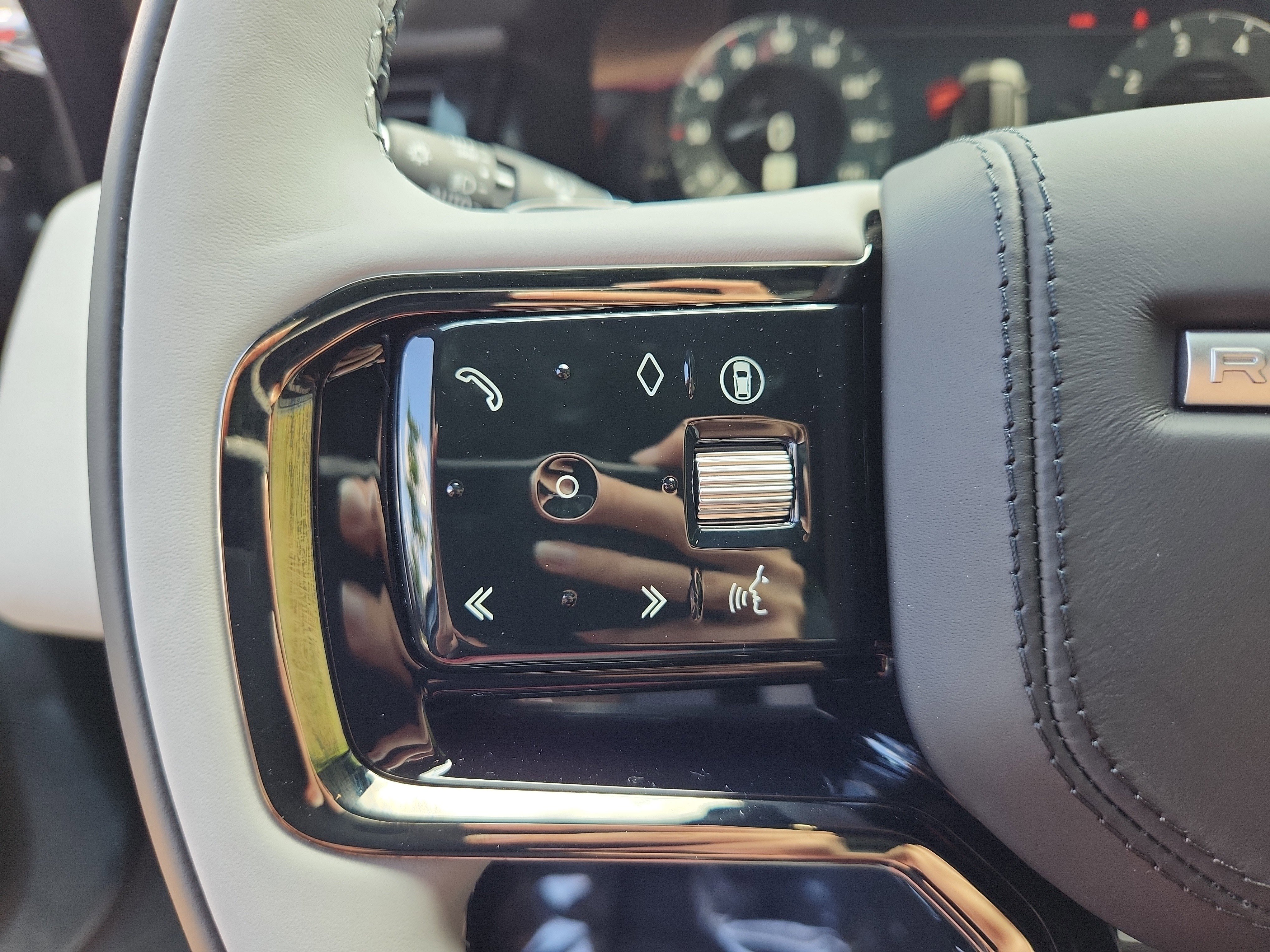 Used 2026 Land Rover Range Rover Velar Dynamic SE image 19