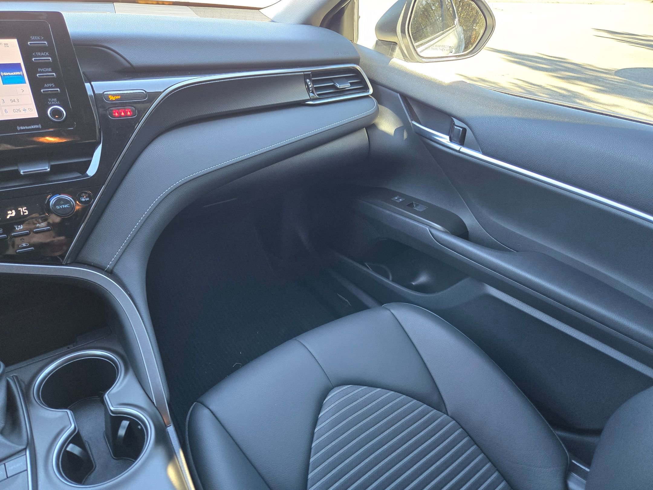 Used 2023 Toyota Camry SE image 13