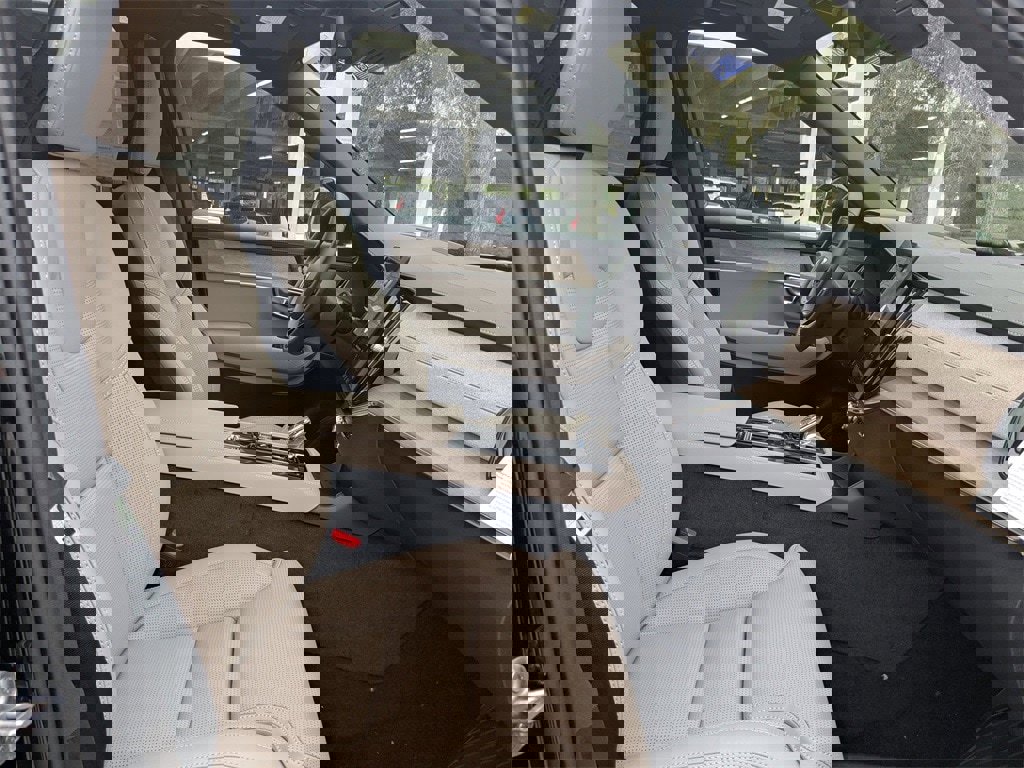 New 2026 Volvo XC90 T8 Ultra w/ Protection Package Premier image 12