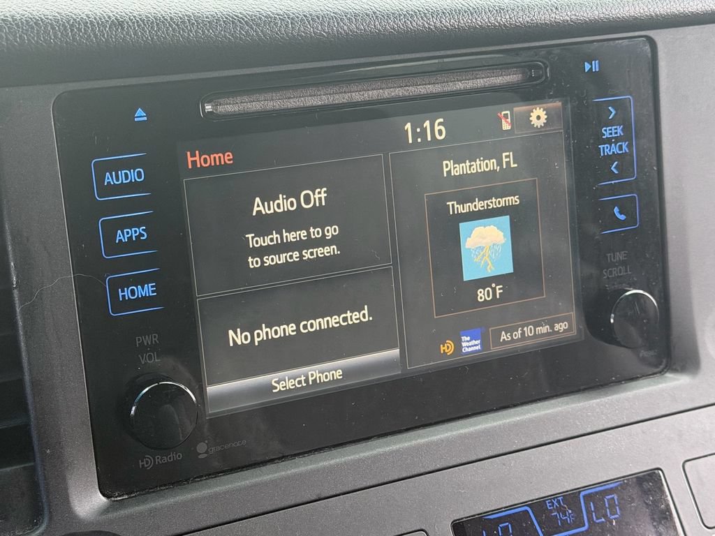 Used 2015 Toyota Sienna LE FWD image 18