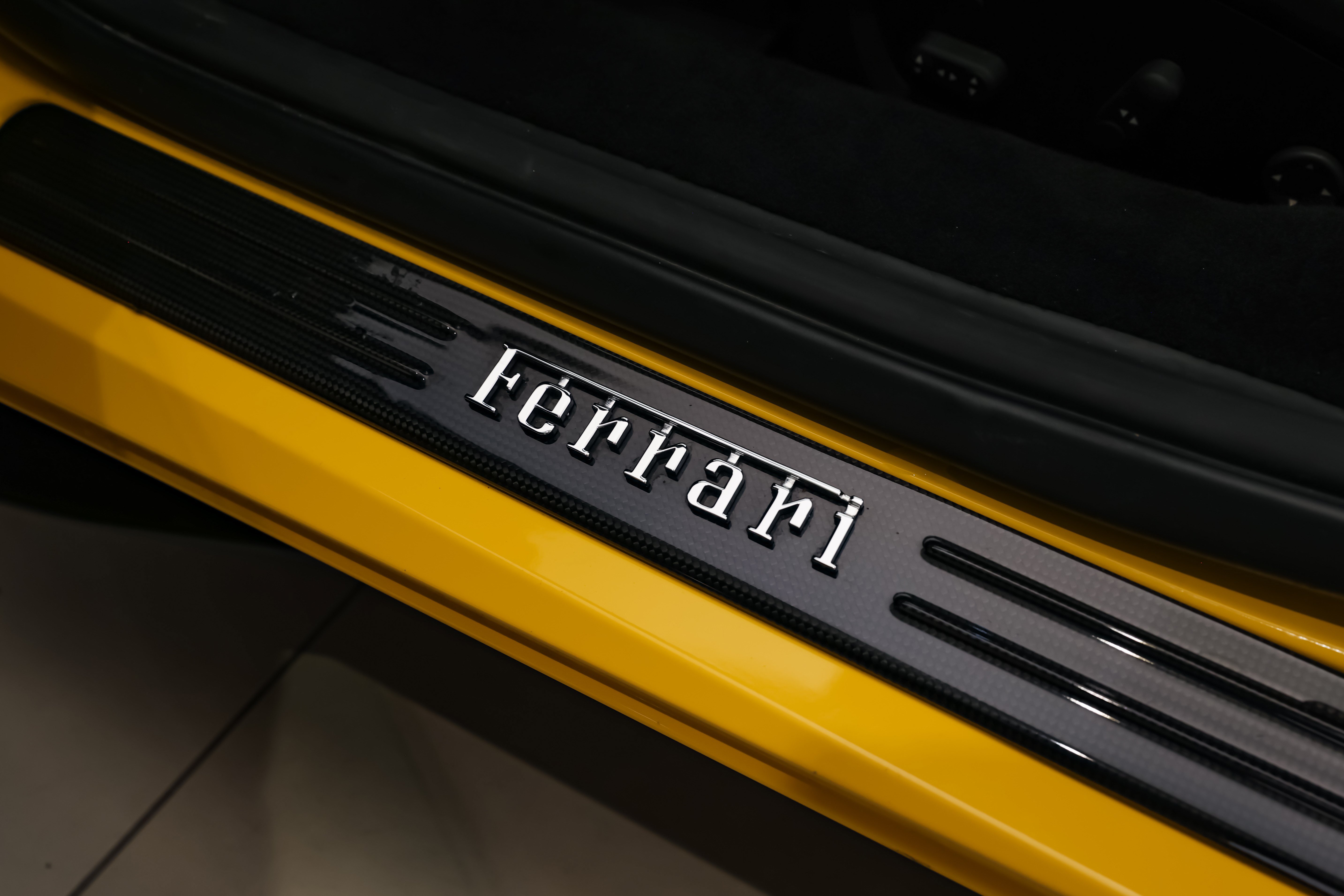 Used 2023 Ferrari F8 Tributo RWD image 23