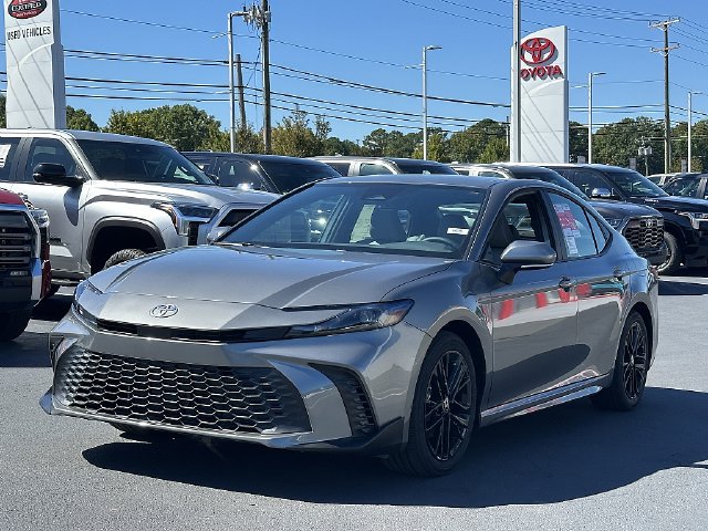 New 2026 Toyota Camry Hybrid FWD image 3