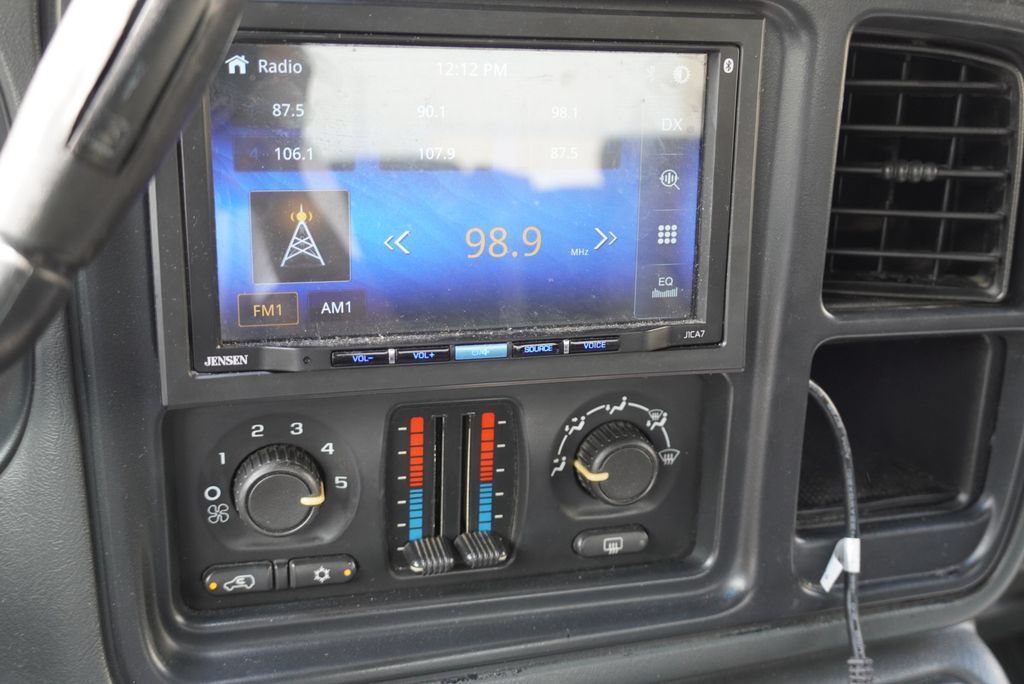 Used 2005 Chevrolet Silverado 2500 LS w/ Heavy-Duty Power Package AWD/4WD image 19