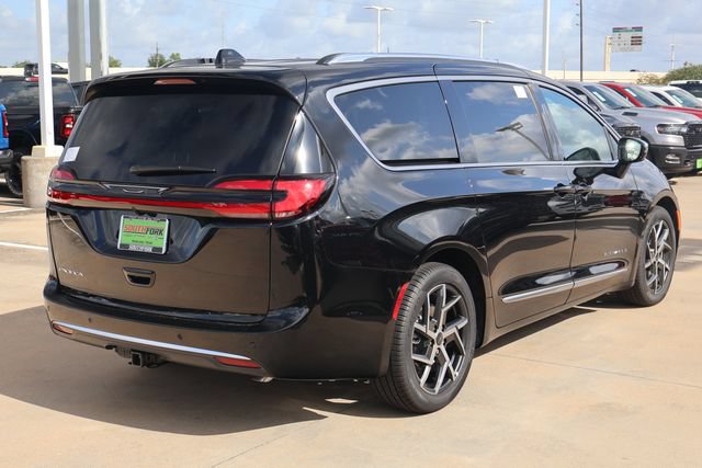 New 2027 Chrysler Pacifica Pinnacle w/ Theater Group FWD image 6