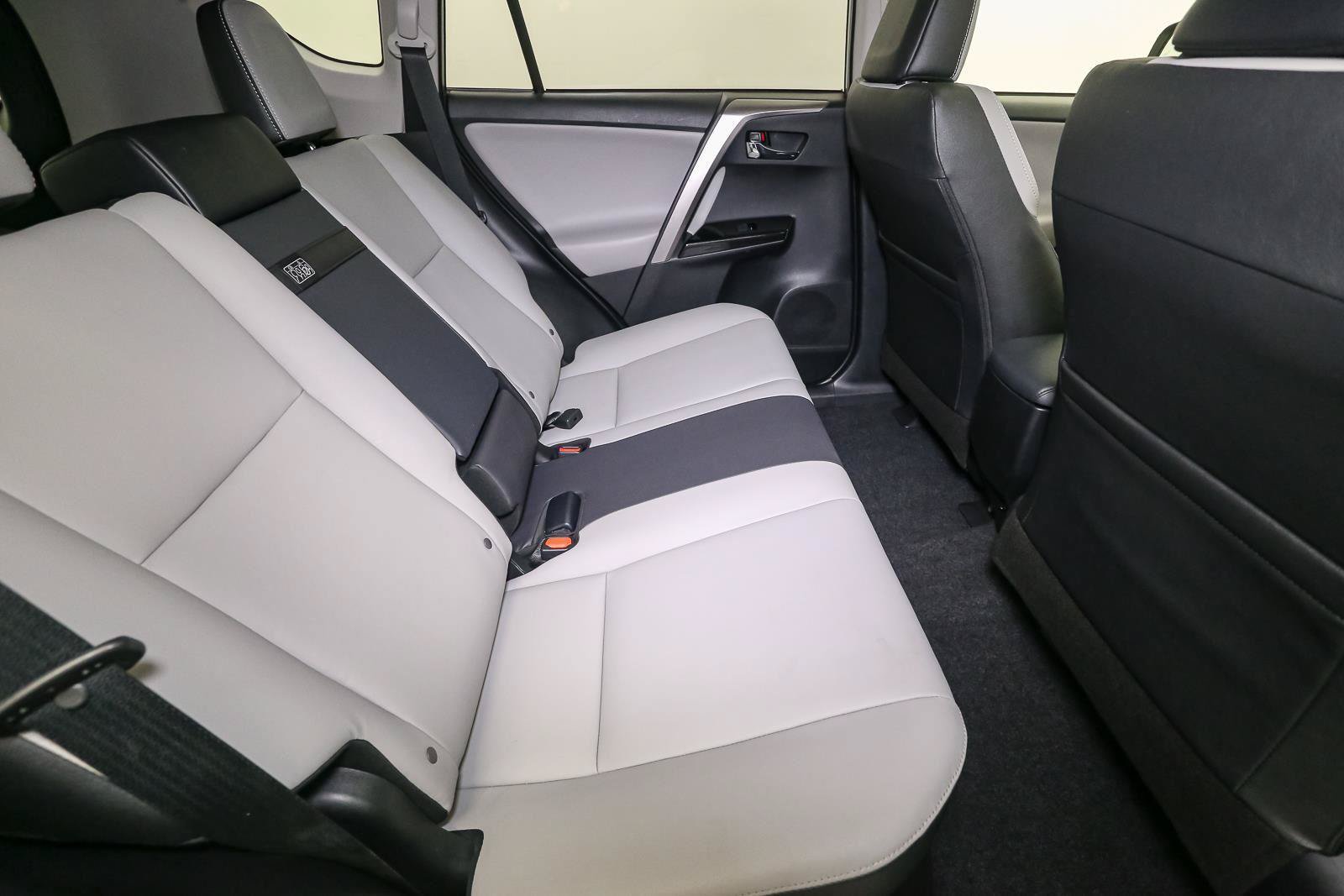 Used 2018 Toyota RAV4 Limited AWD/4WD image 24