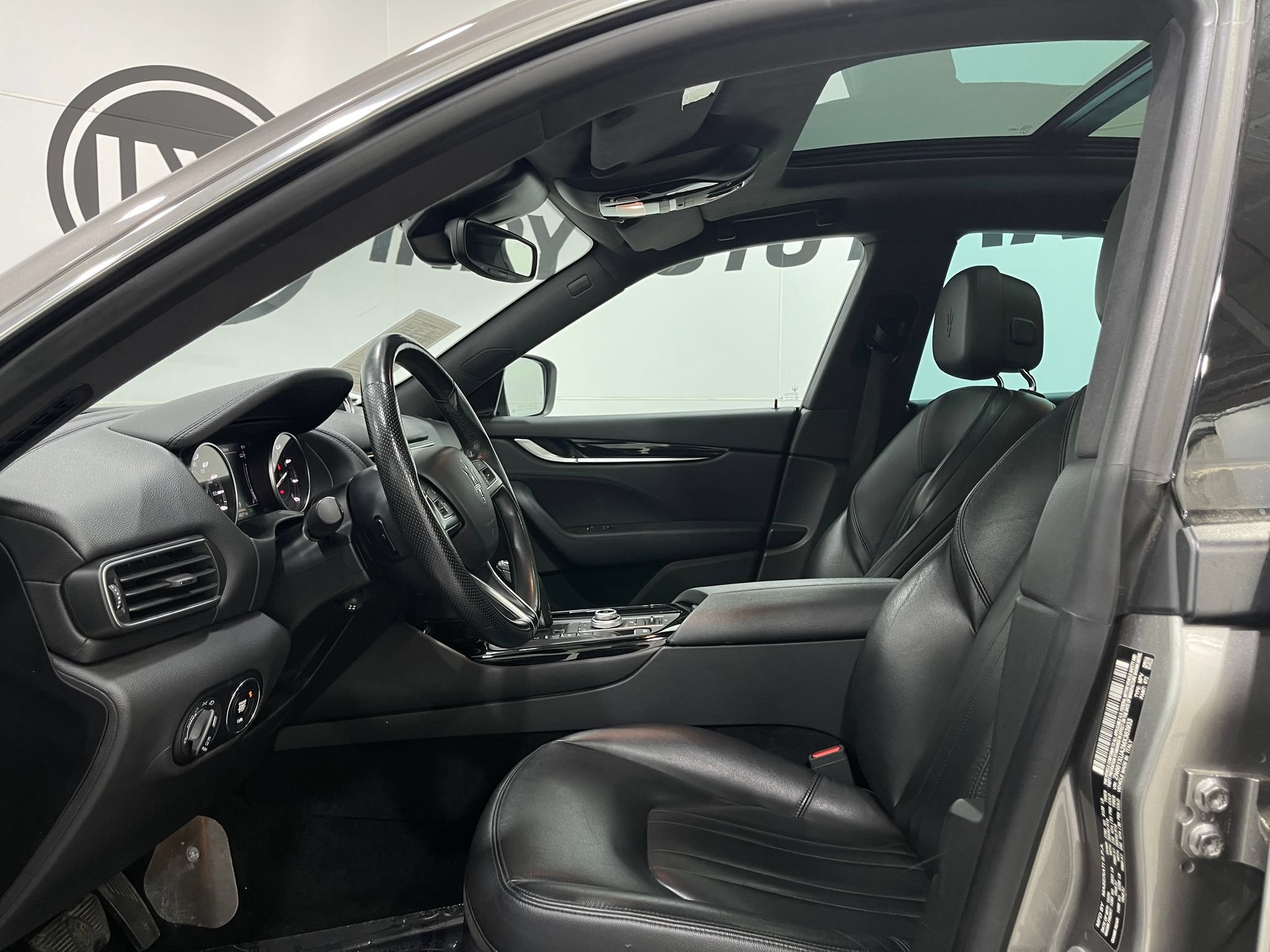 Used 2021 Maserati Levante AWD/4WD image 13