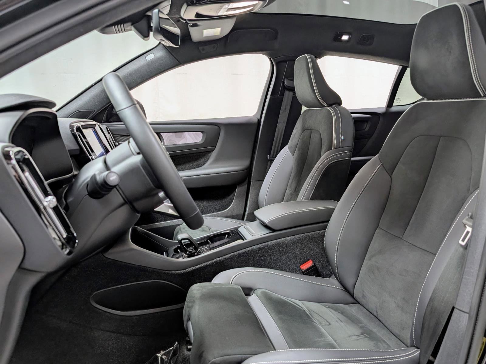 Used 2023 Volvo C40 P8 Recharge Ultimate AWD/4WD image 14