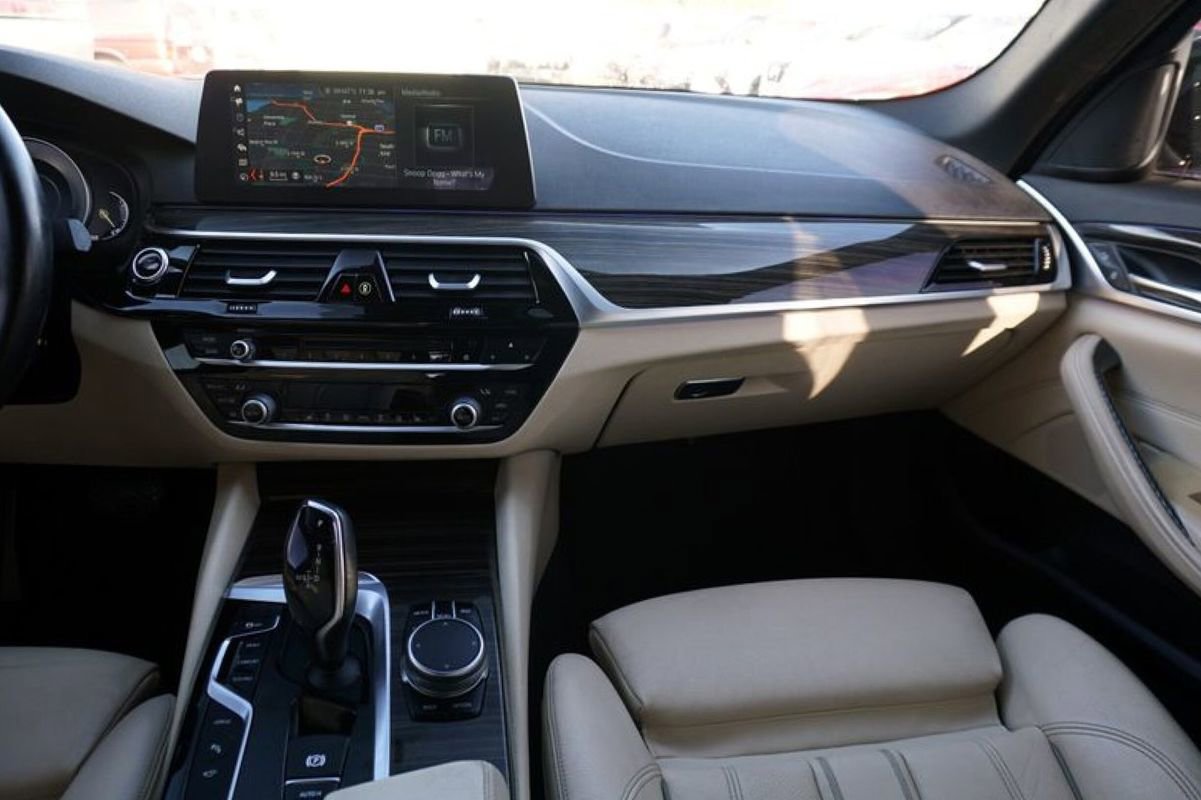 Used 2018 BMW 530e xDrive image 26