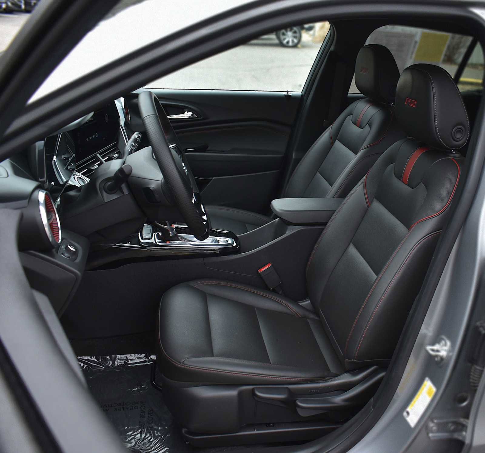 Used 2025 Chevrolet Trax RS w/ Sunroof Package image 9