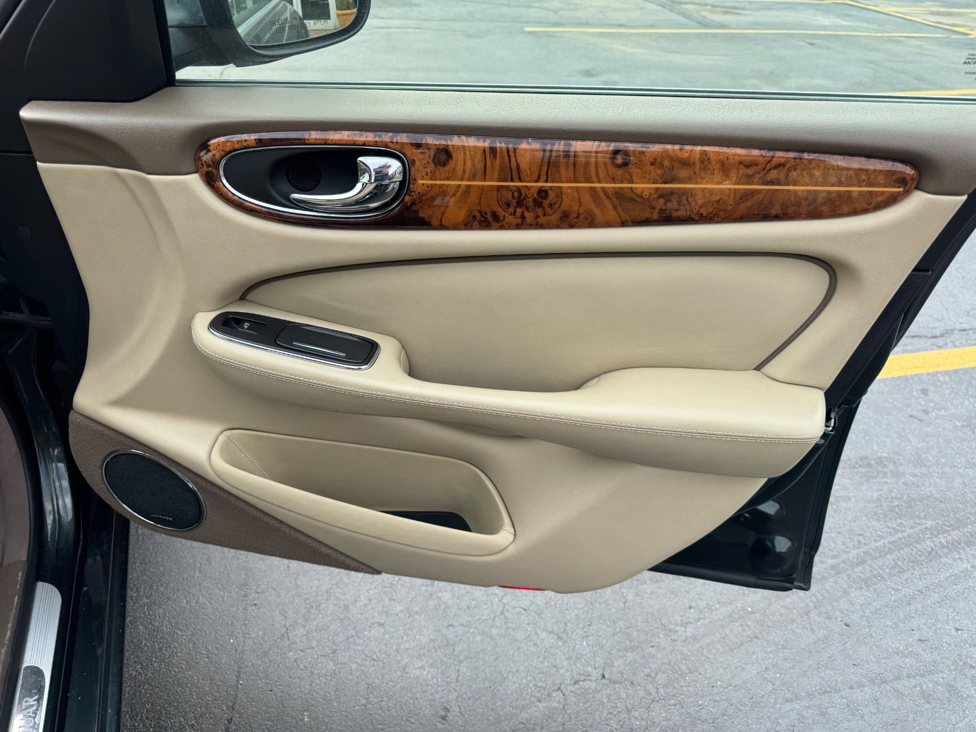 Used 2008 Jaguar XJ8 L image 24