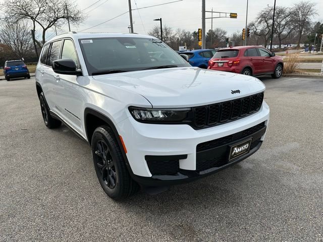 New 2025 Jeep Grand Cherokee Altitude image 4
