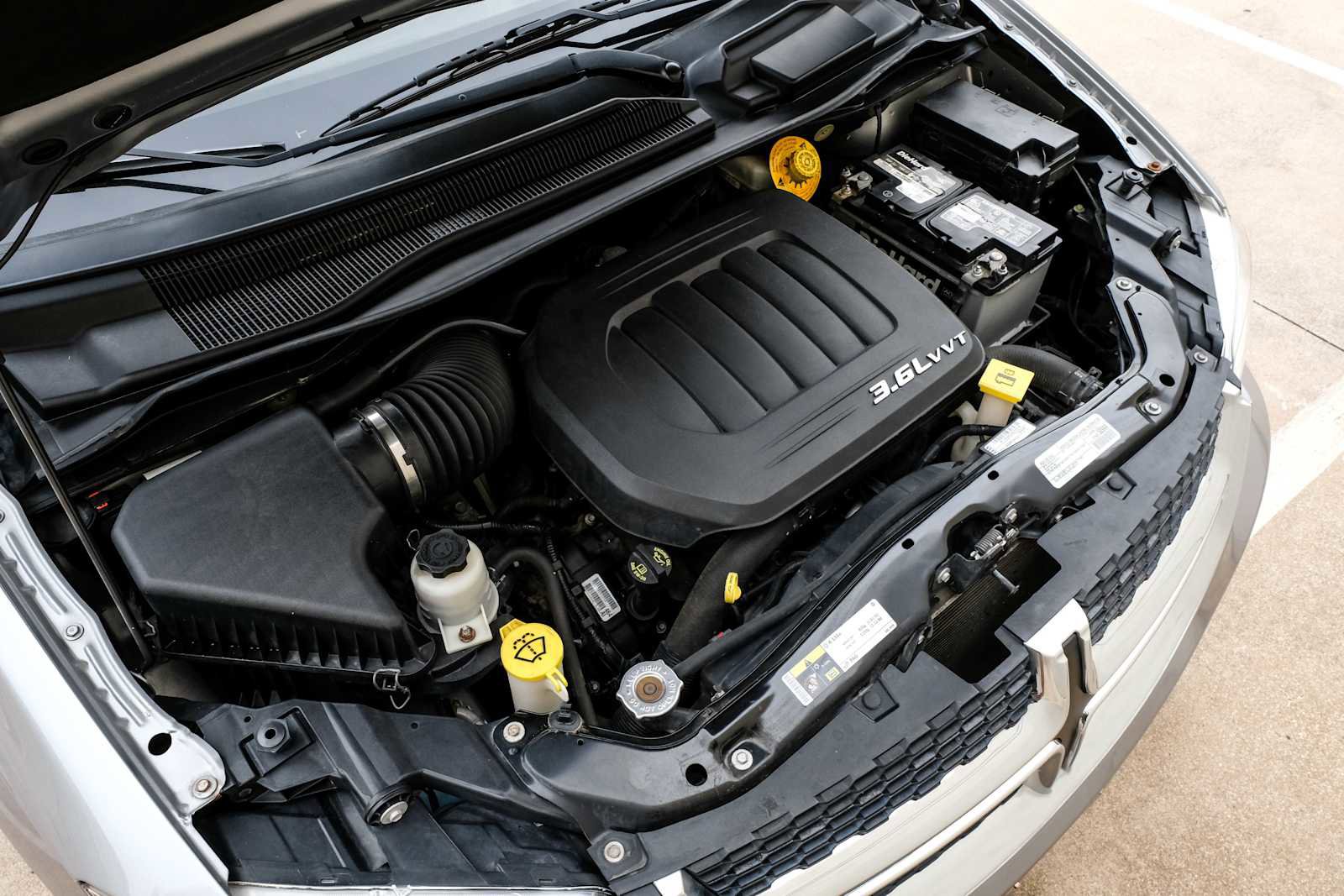 Used 2016 Dodge Grand Caravan SE image 46