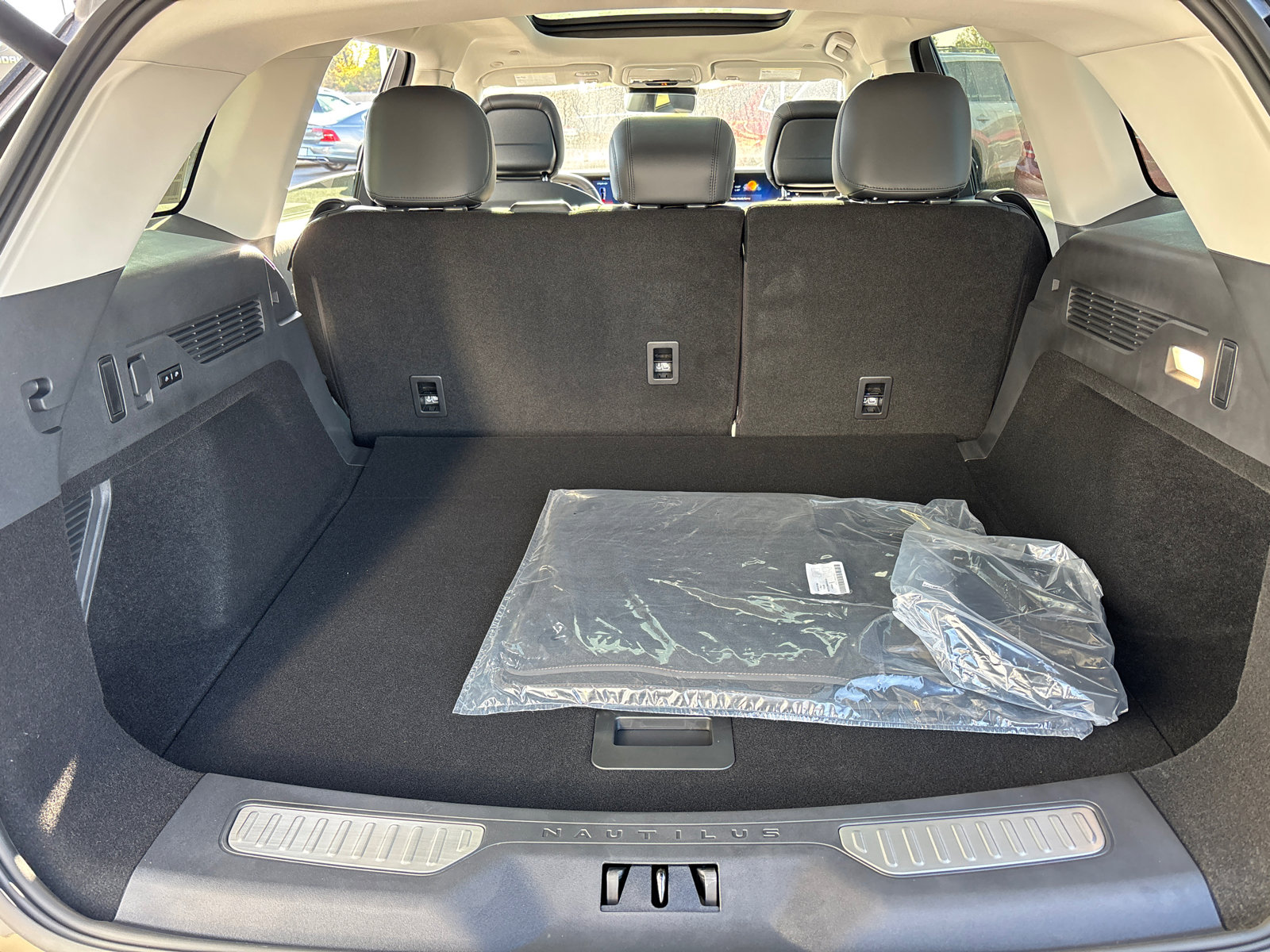 New 2026 Lincoln Nautilus Reserve w/ Jet Appearance Package image 9