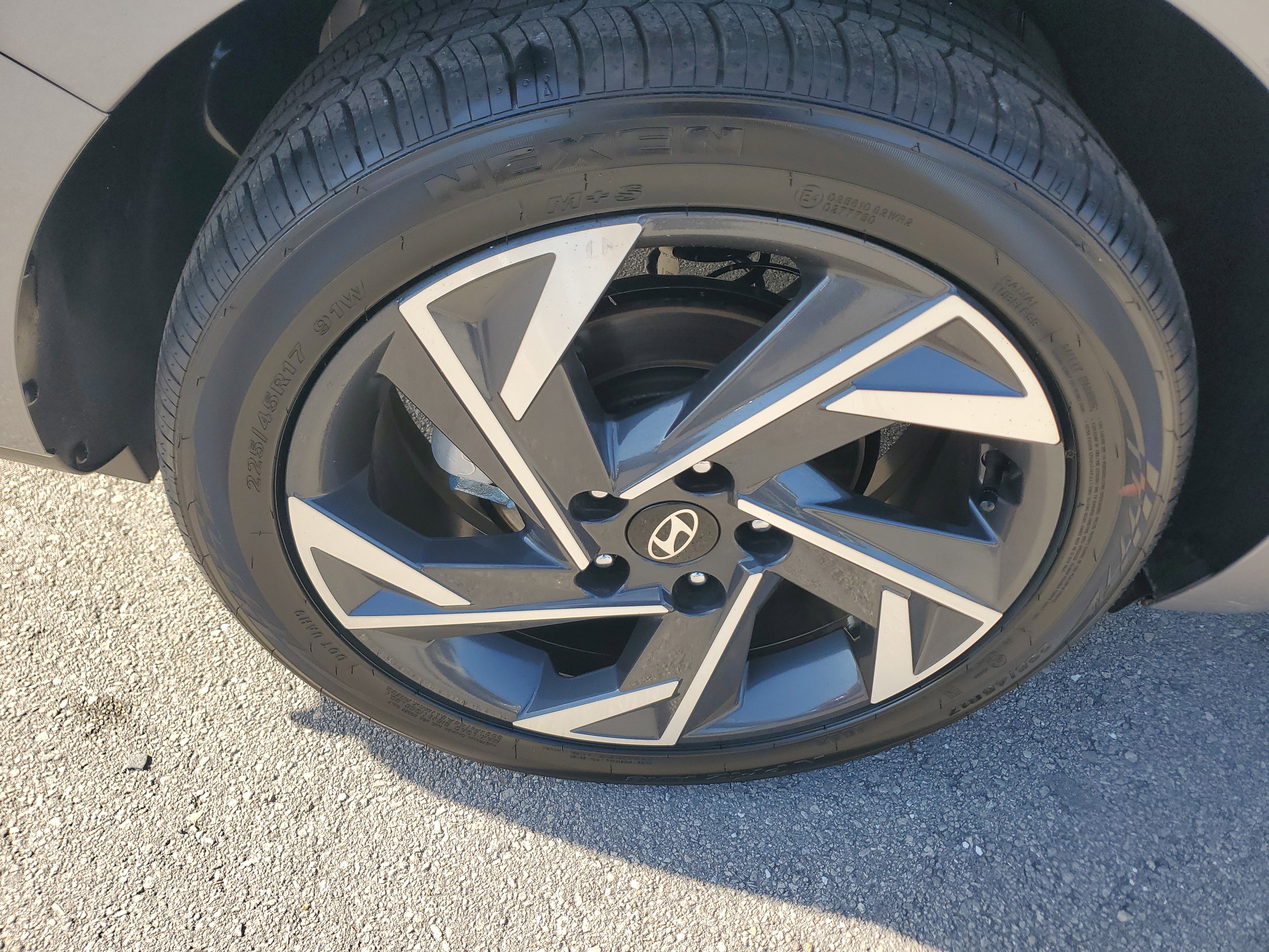 Used 2025 Hyundai Elantra Sport image 28