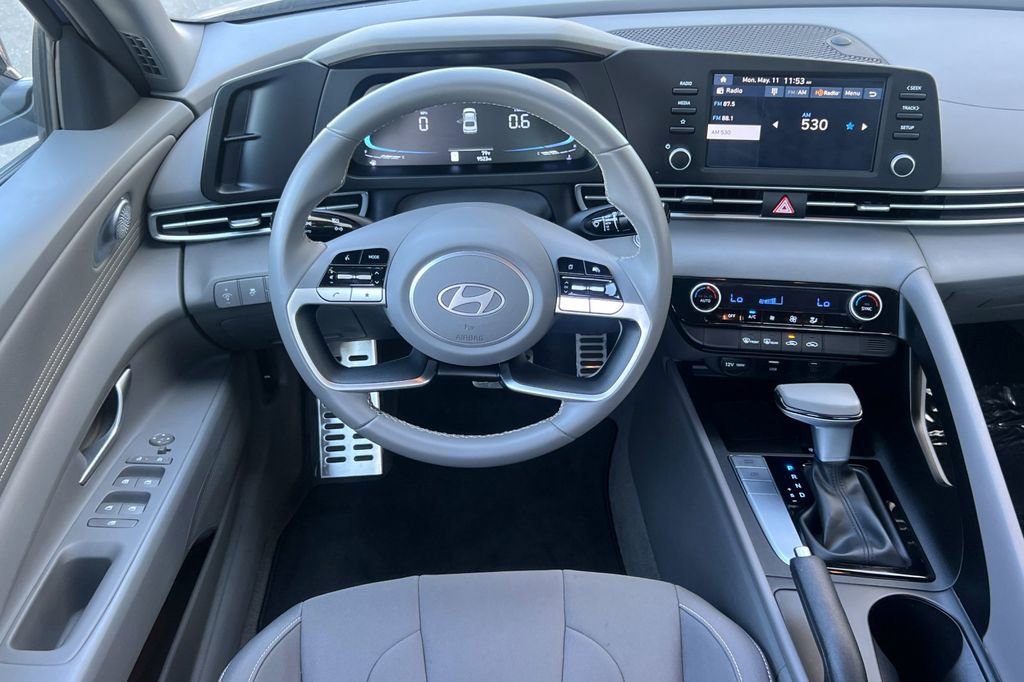 Used 2025 Hyundai Elantra Sport FWD image 16