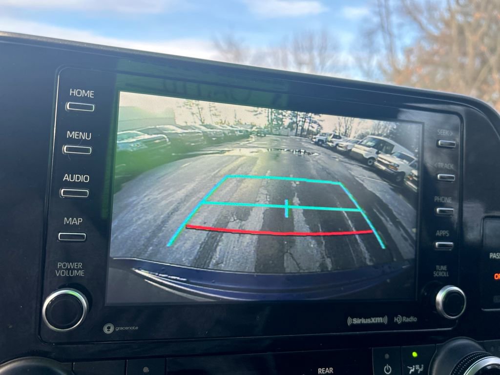 Used 2021 Toyota Highlander XLE image 15