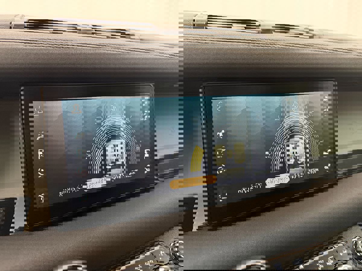 Used 2020 Land Rover Defender 110 First Edition image 35