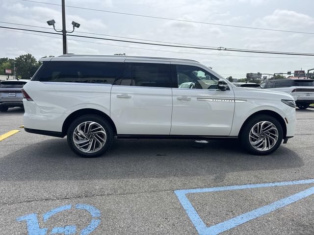 New 2026 Lincoln Navigator L Reserve AWD/4WD image 3