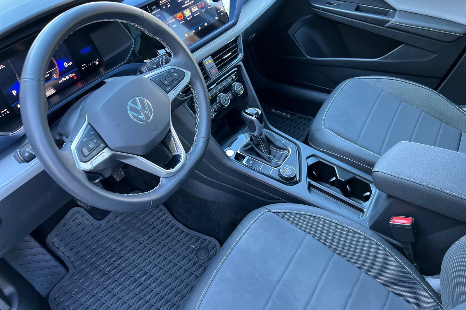 Used 2024 Volkswagen Taos SE image 11