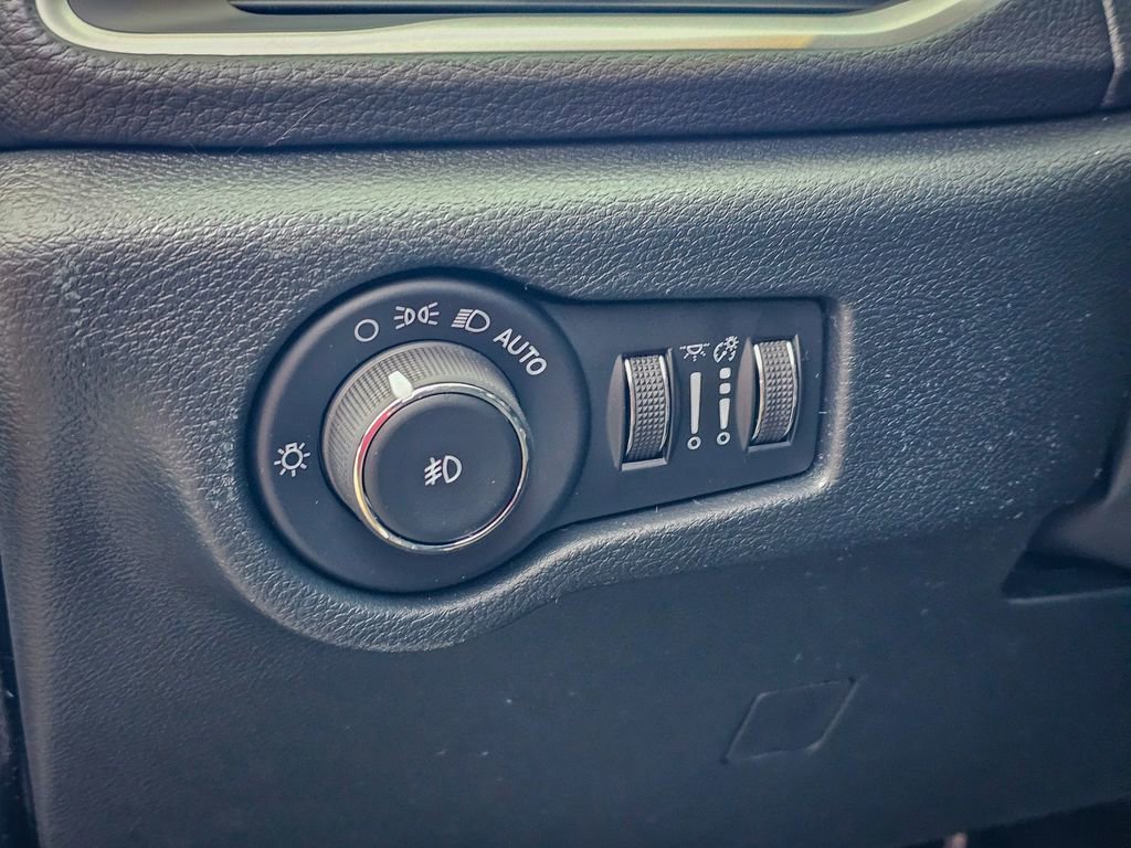 New 2026 Chrysler Pacifica Select image 14