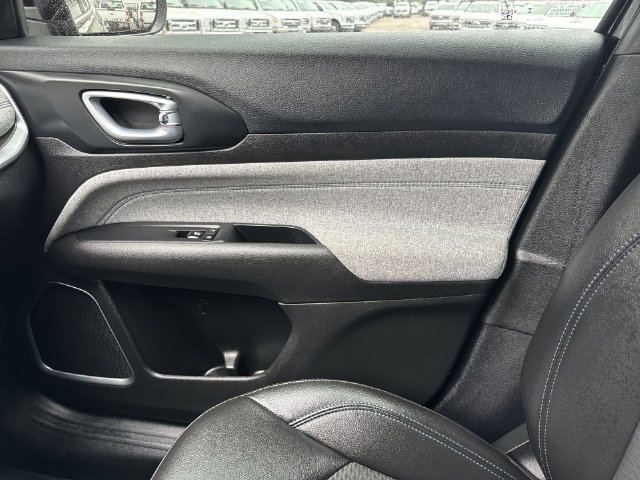 Used 2025 Jeep Compass Latitude AWD/4WD image 28