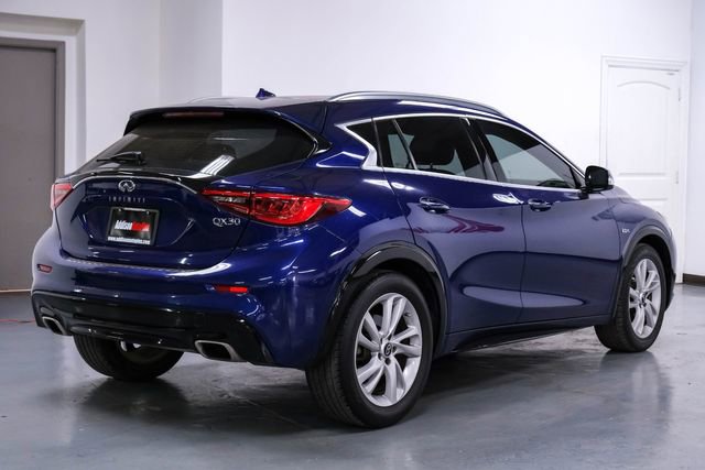 Used 2018 INFINITI QX30 Premium w/ Cargo Package image 10