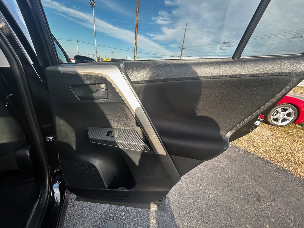 Used 2015 Toyota RAV4 LE image 19