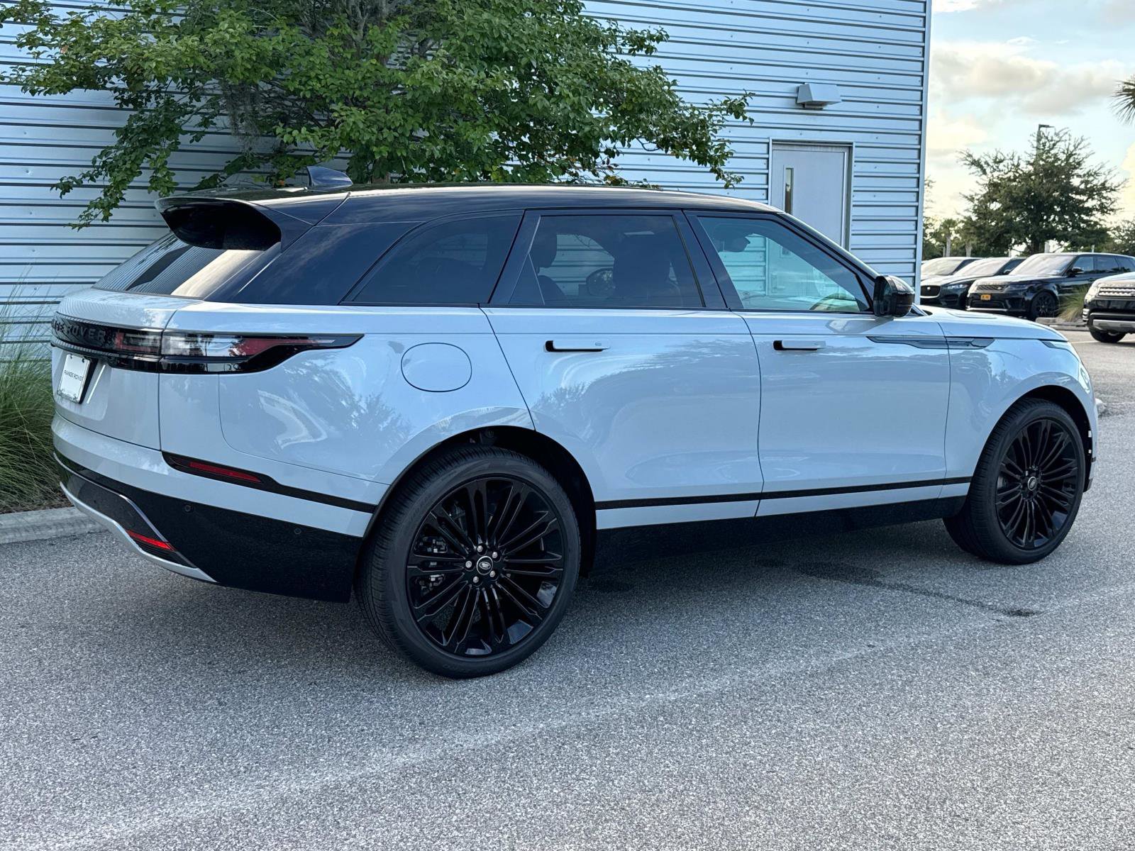 New 2026 Land Rover Range Rover Velar Dynamic SE image 6