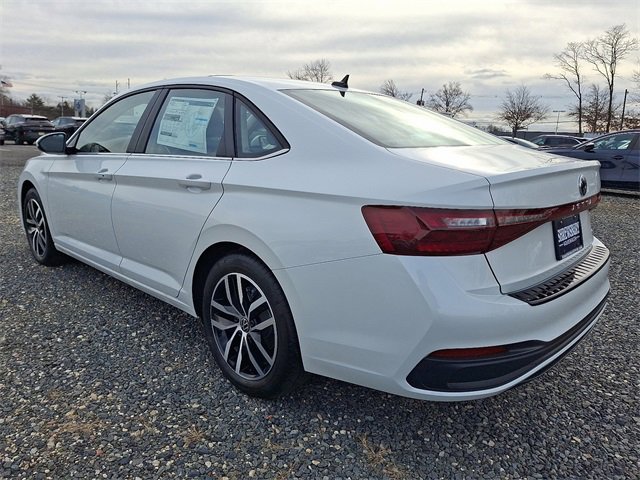 New 2026 Volkswagen Jetta SE image 3