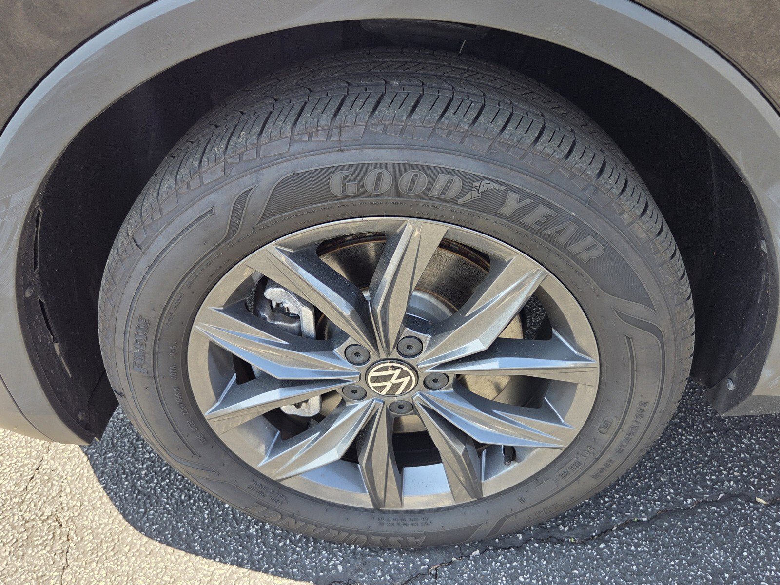 Used 2023 Volkswagen Tiguan SE image 16