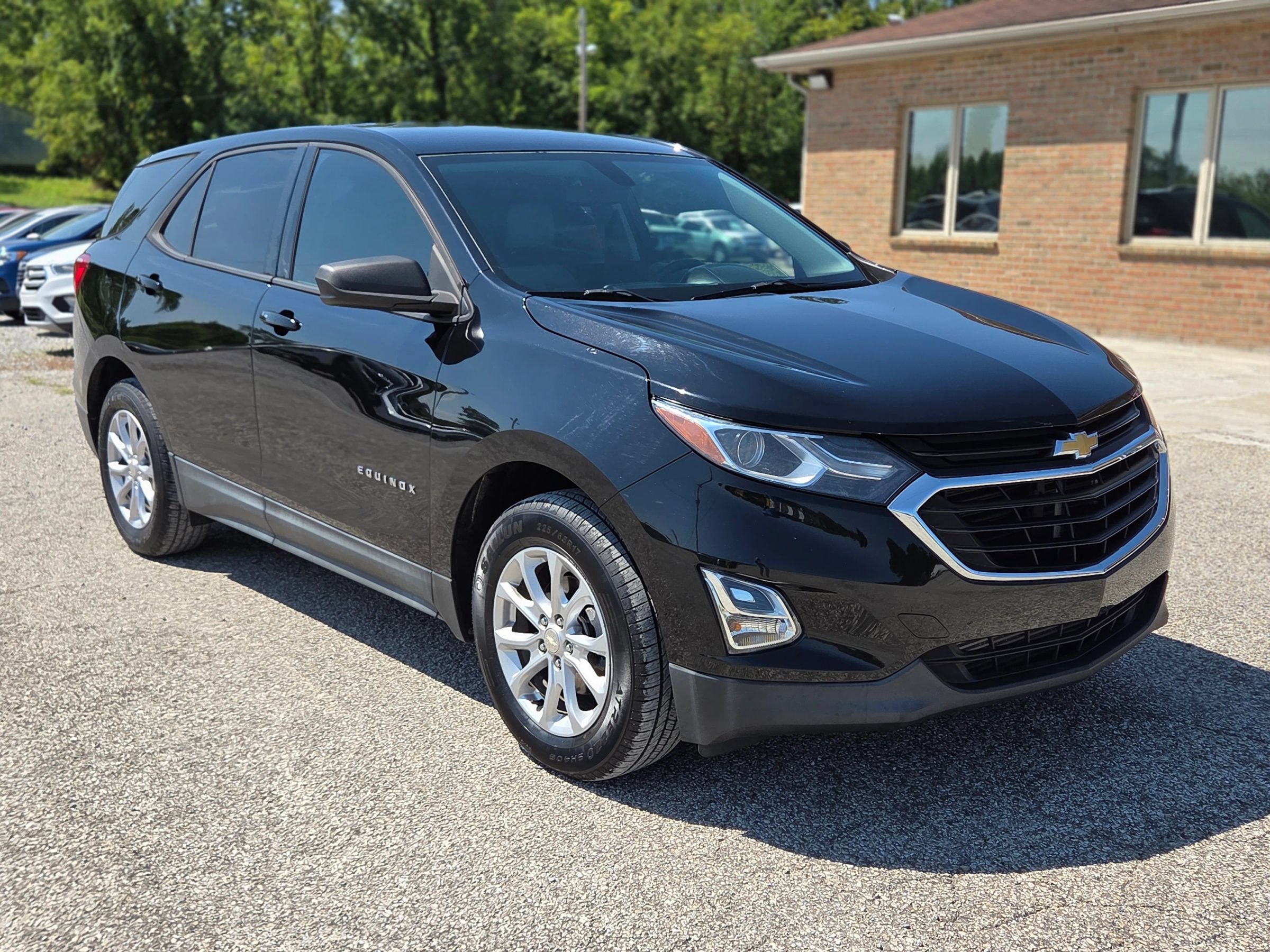 Used 2019 Chevrolet Equinox LS w/ LS Convenience Package FWD image 2