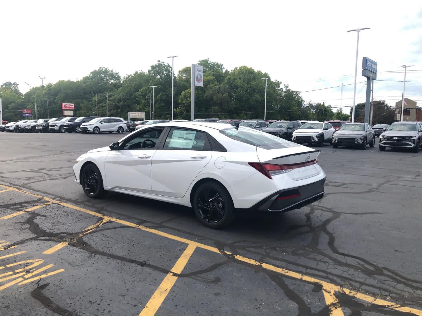 New 2026 Hyundai Elantra SEL Sport FWD image 3