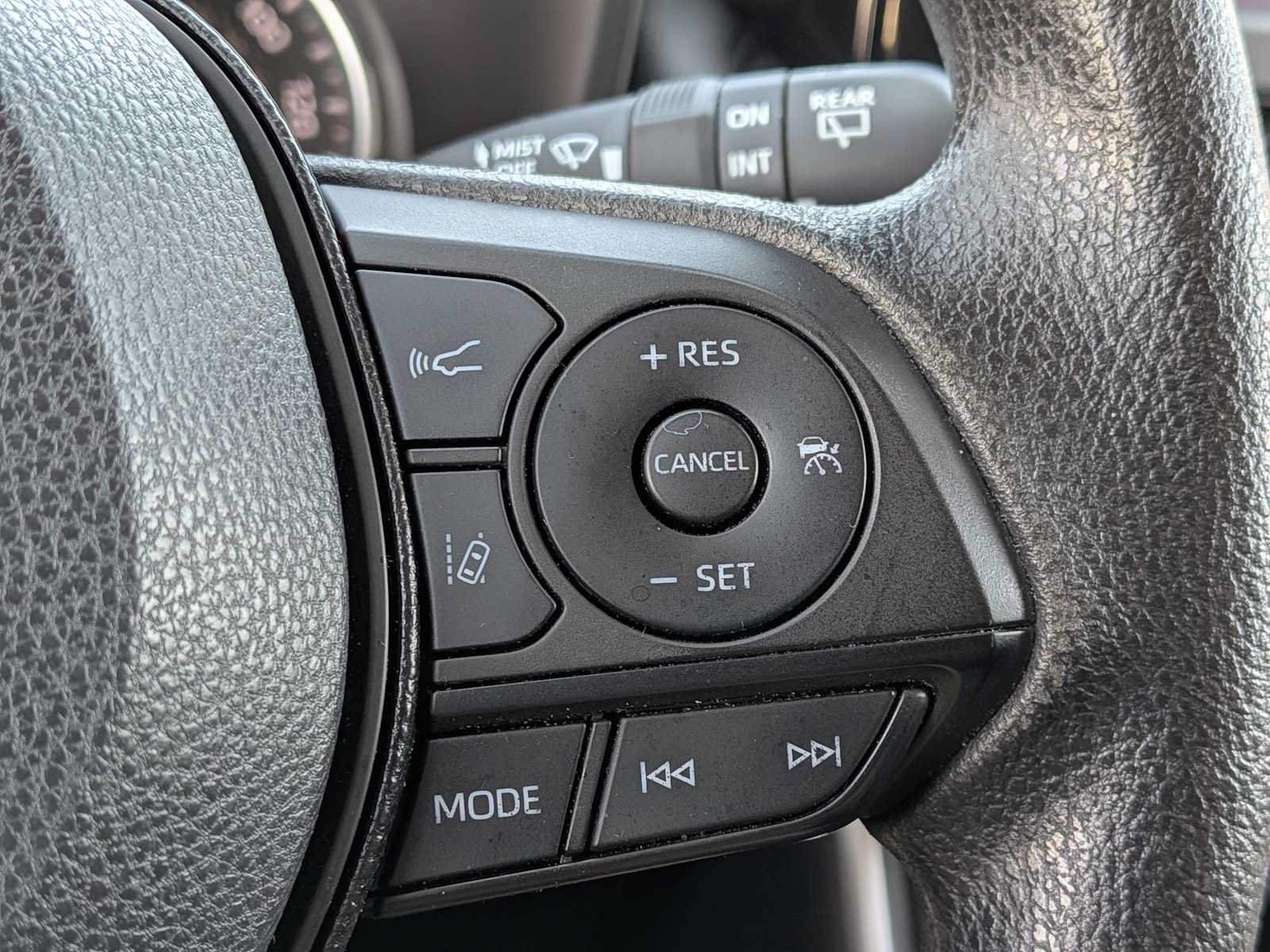 Used 2020 Toyota RAV4 XLE AWD/4WD image 24
