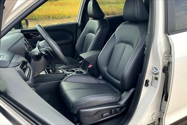 Used 2025 Subaru Forester Limited image 21