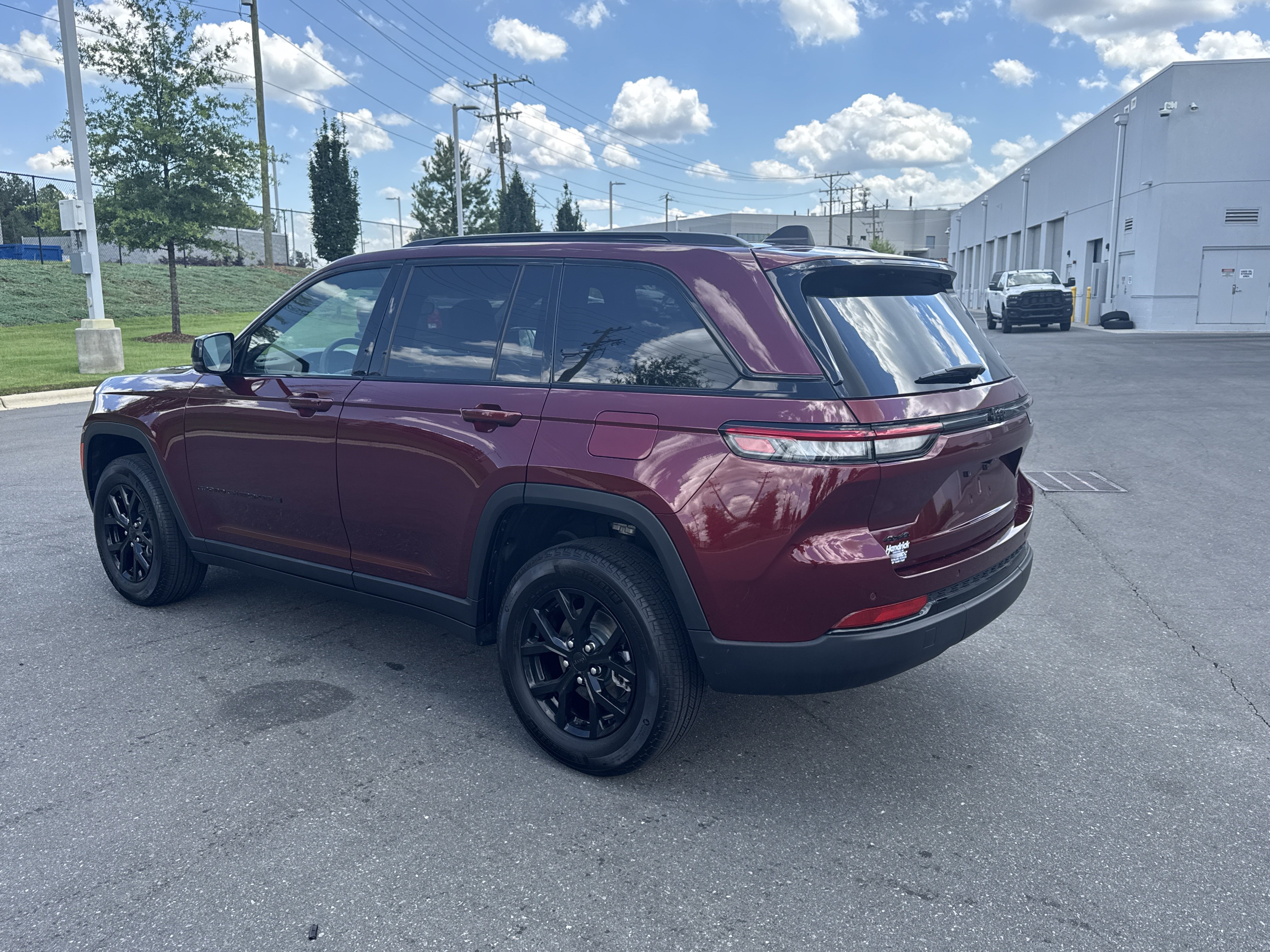 Certified 2024 Jeep Grand Cherokee Altitude AWD/4WD image 8