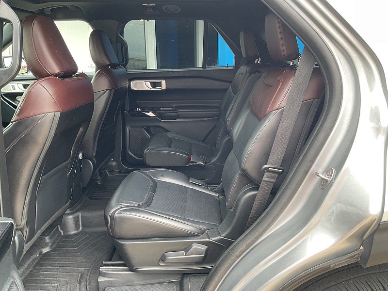 Used 2023 Ford Explorer Platinum w/ Technology Package AWD/4WD image 15