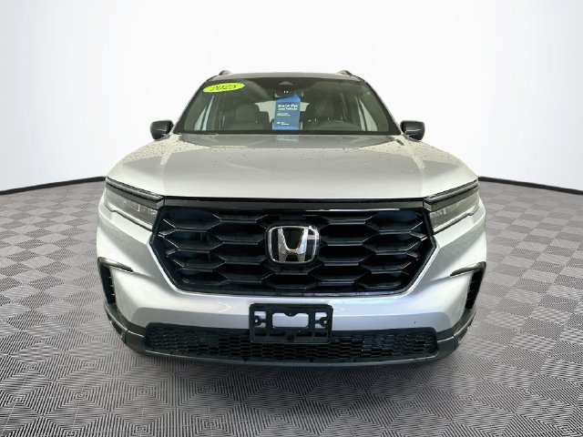 Used 2025 Honda Pilot Sport image 5