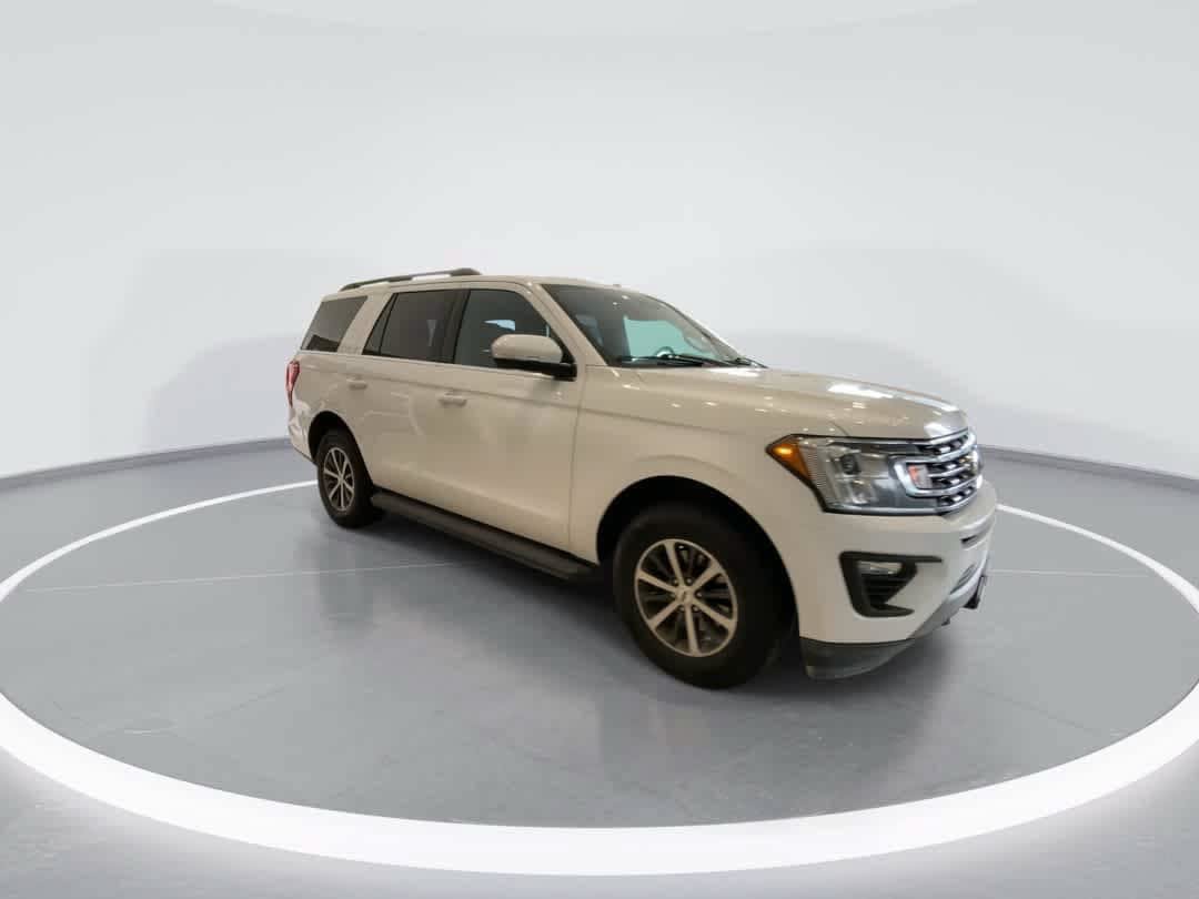 Used 2019 Ford Expedition XLT w/ Equipment Group 201A AWD/4WD image 2
