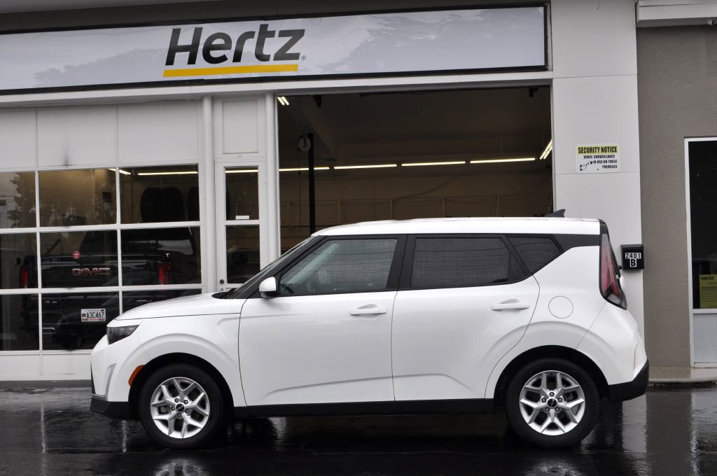 Used 2024 Kia Soul LX w/ LX Technology Package image 2
