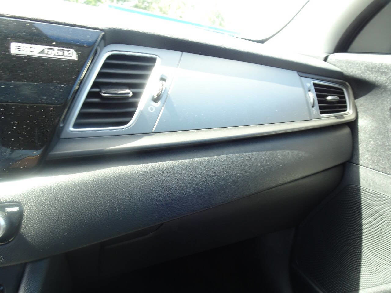 Used 2017 Kia Niro LX image 28