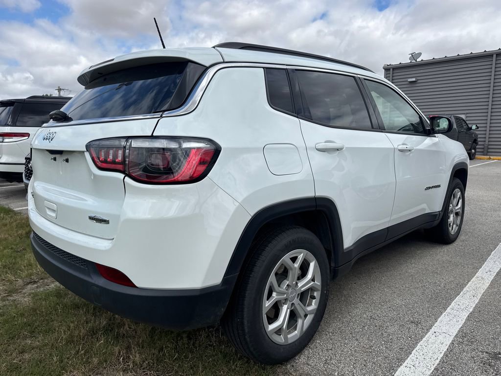 Used 2024 Jeep Compass Latitude AWD/4WD image 6