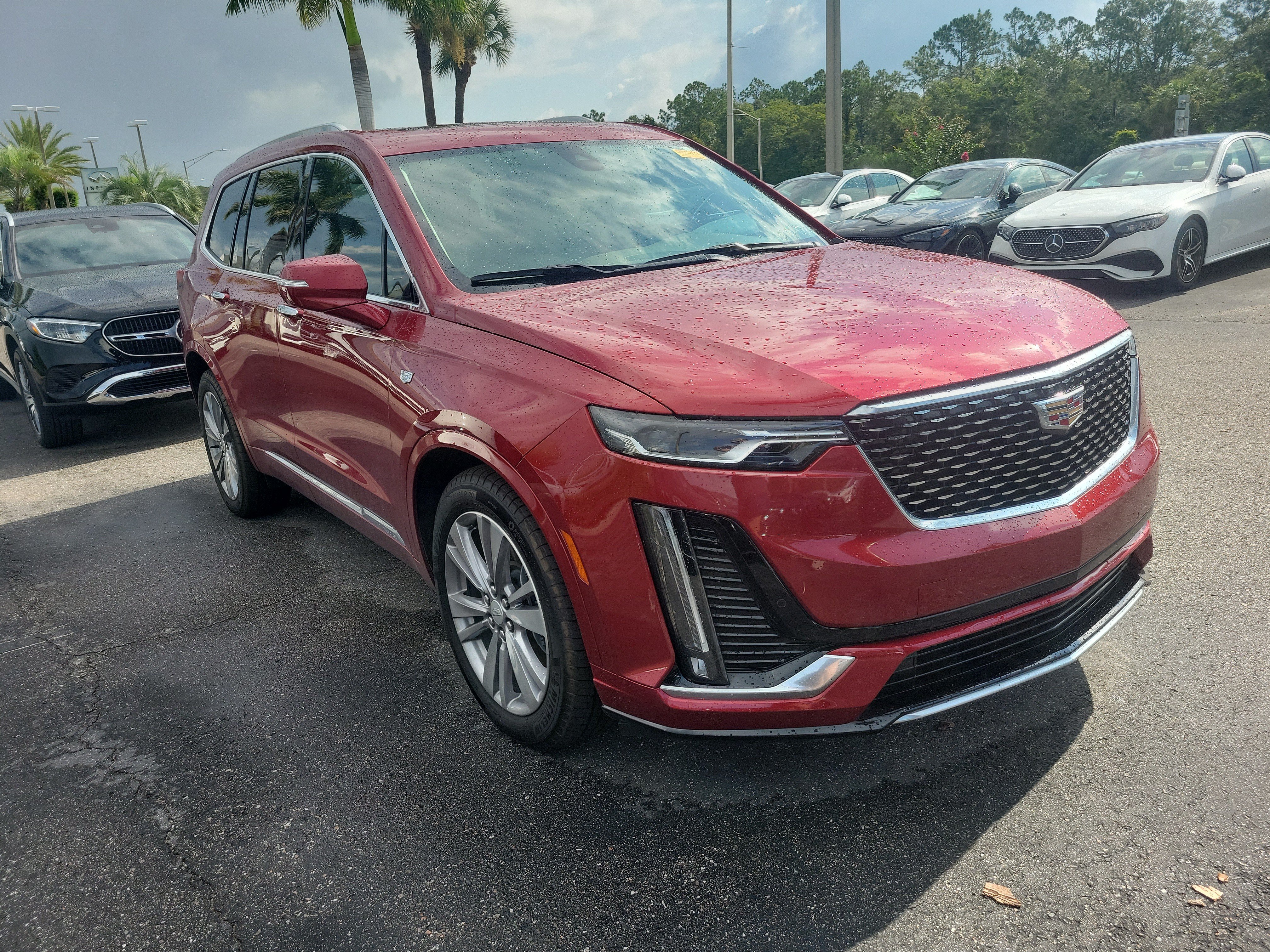 Used 2024 Cadillac XT6 Premium Luxury FWD image 2