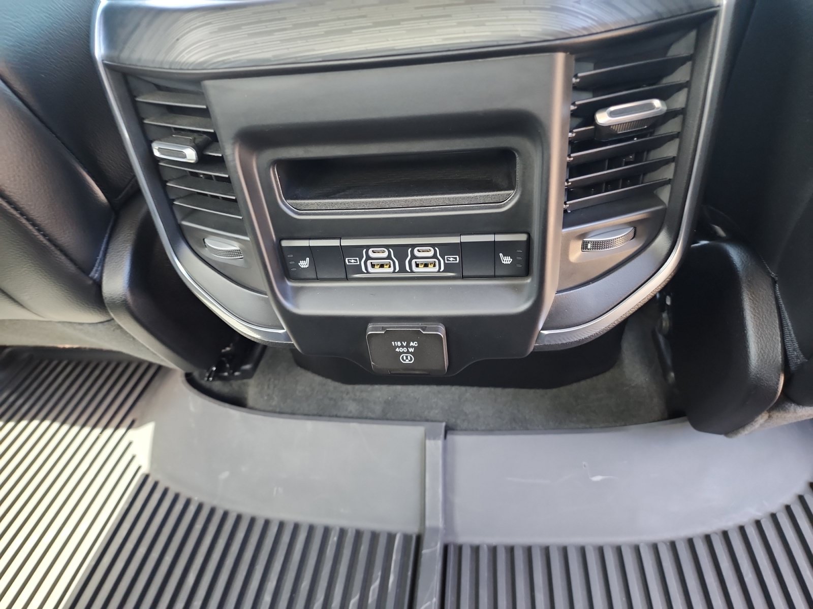 Used 2024 RAM 1500 Laramie AWD/4WD image 16